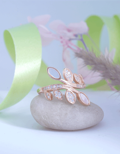 Rosegold MOP Leaf Ring