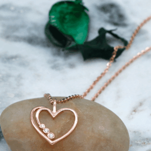 rosegold heart necklace 4.png