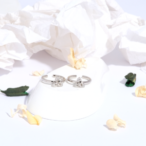 silver 3 petal toe ring2.png
