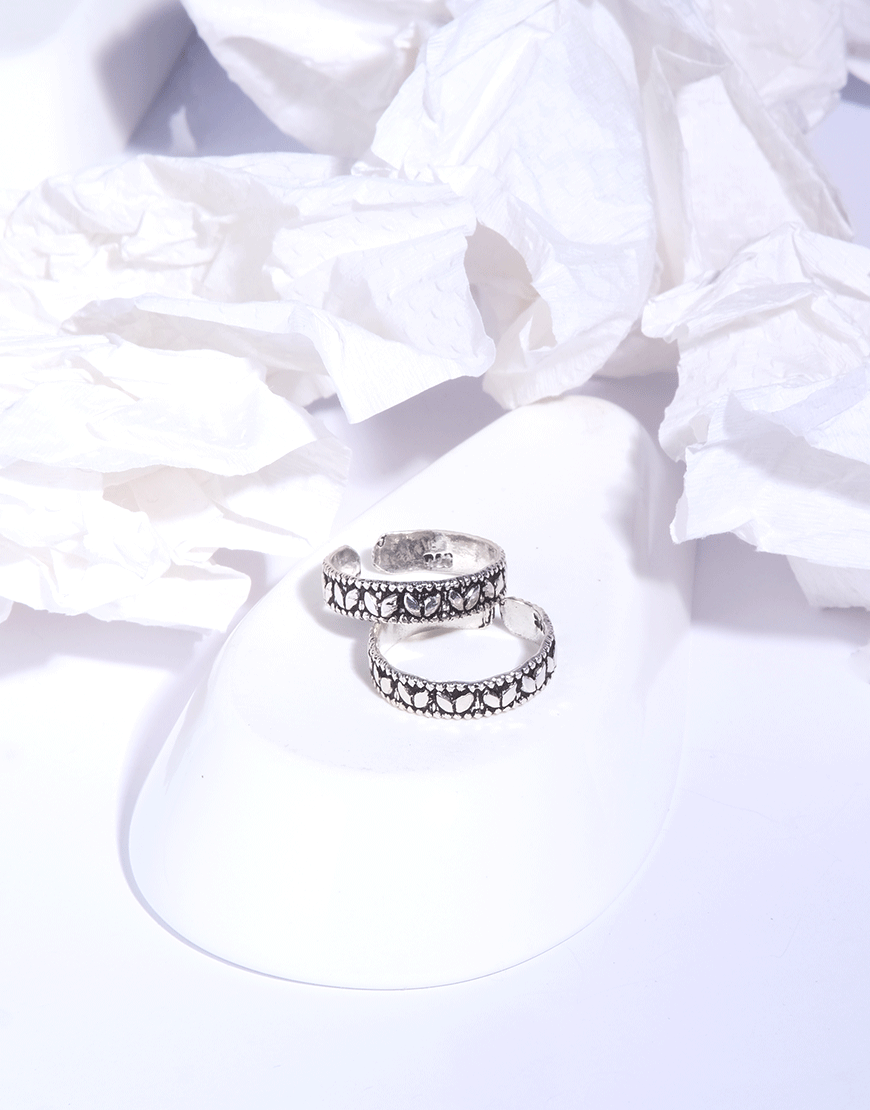 silver antique leaf toe ring2.png silver antique leaf toe ring2.png