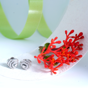 silver mini heart studs2.png