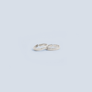 silver plain band toe ring3.png