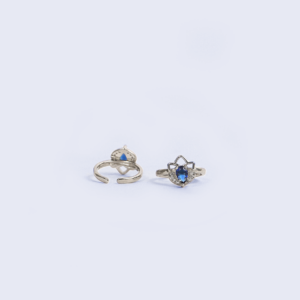 silver sapphire toe ring4.png